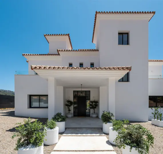 Продажа  отдельно стоящей виллы в Elviria