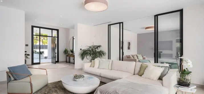 Продажа  отдельно стоящей виллы в Elviria 2