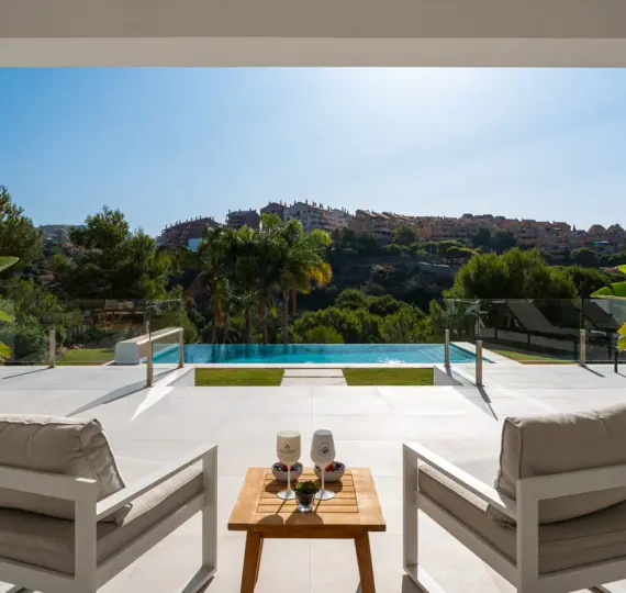 Продажа  отдельно стоящей виллы в Elviria