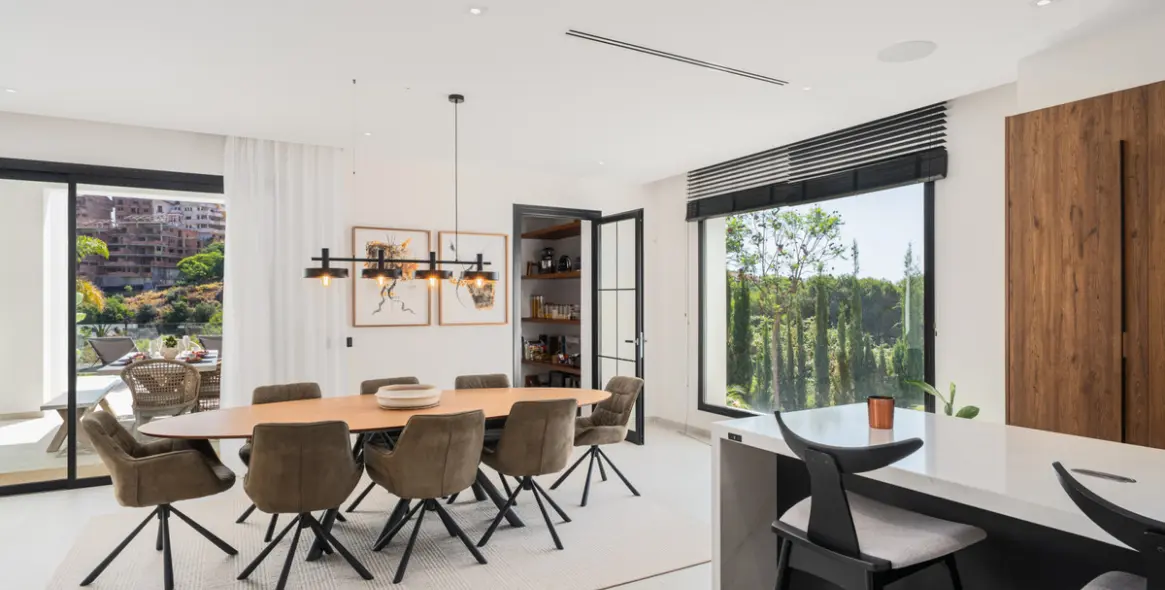 Продажа  отдельно стоящей виллы в Elviria 5