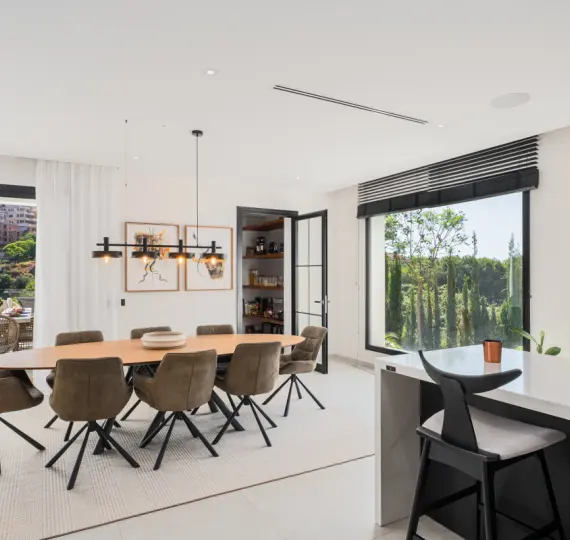 Продажа  отдельно стоящей виллы в Elviria