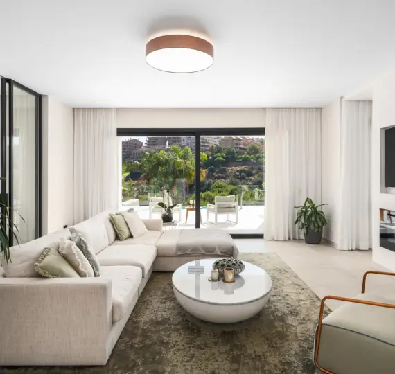 Продажа  отдельно стоящей виллы в Elviria