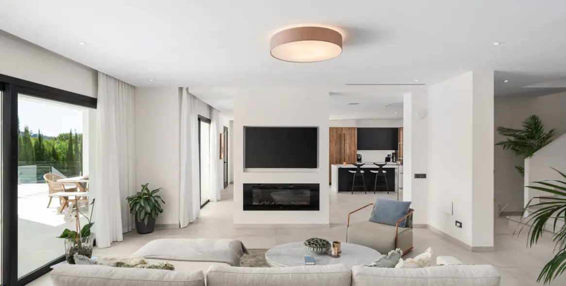 Продажа  отдельно стоящей виллы в Elviria 9