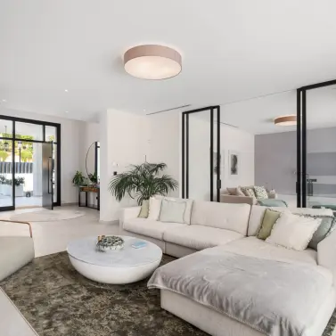 Venta de villa independiente en Elviria