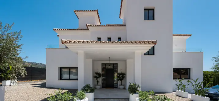 Продажа  отдельно стоящей виллы в Elviria 0