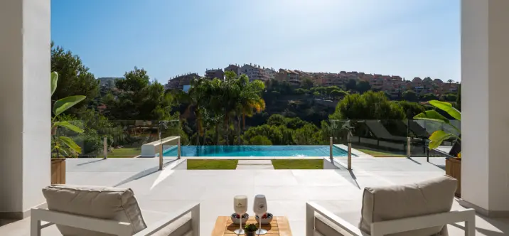 Продажа  отдельно стоящей виллы в Elviria 1