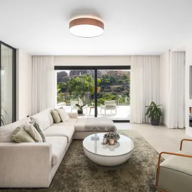 Продажа  отдельно стоящей виллы в Elviria