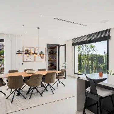 Продажа  отдельно стоящей виллы в Elviria