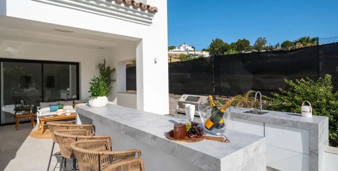 Продажа  отдельно стоящей виллы в Elviria 7