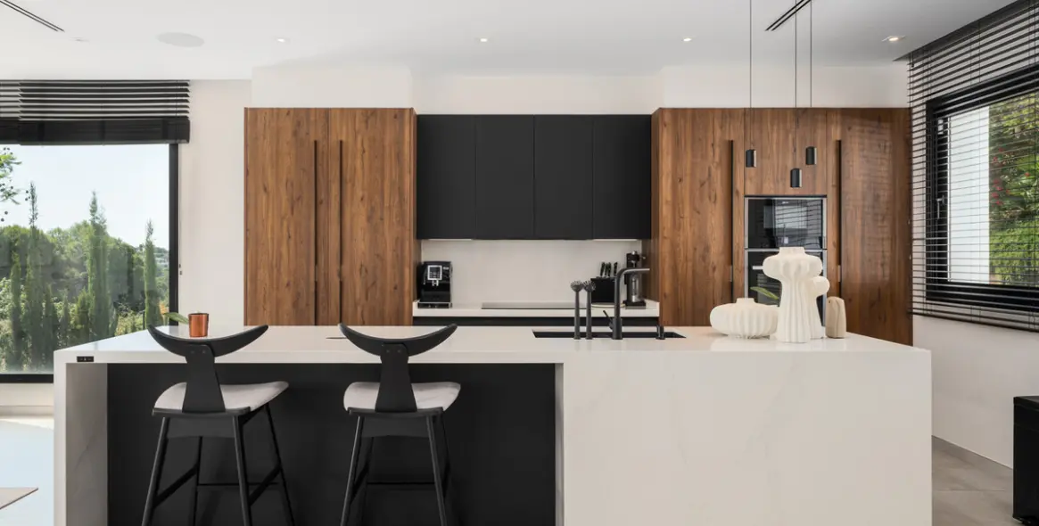 Продажа  отдельно стоящей виллы в Elviria 8