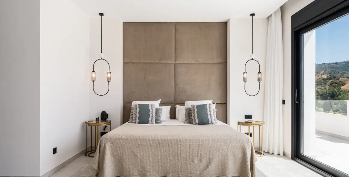 Продажа  отдельно стоящей виллы в Elviria 20