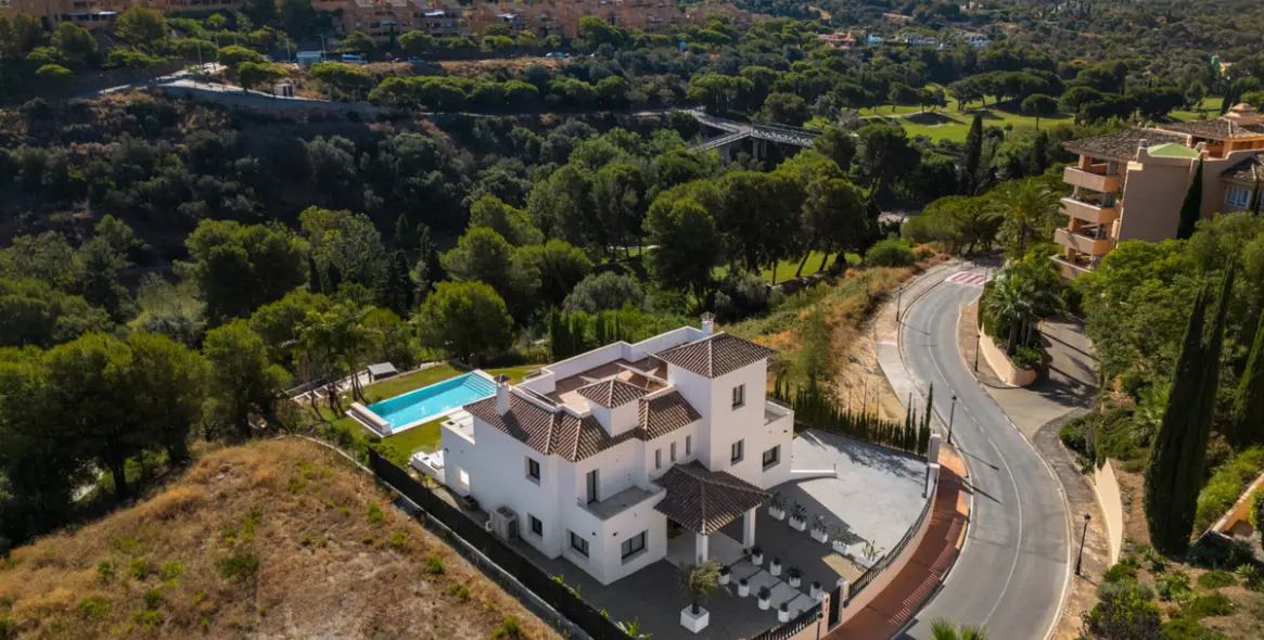 Sale of detached villa in Elviria 29