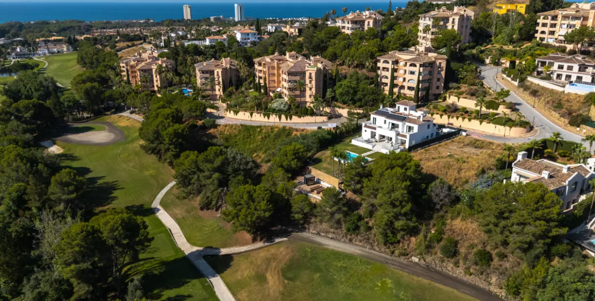 Sale of detached villa in Elviria 30