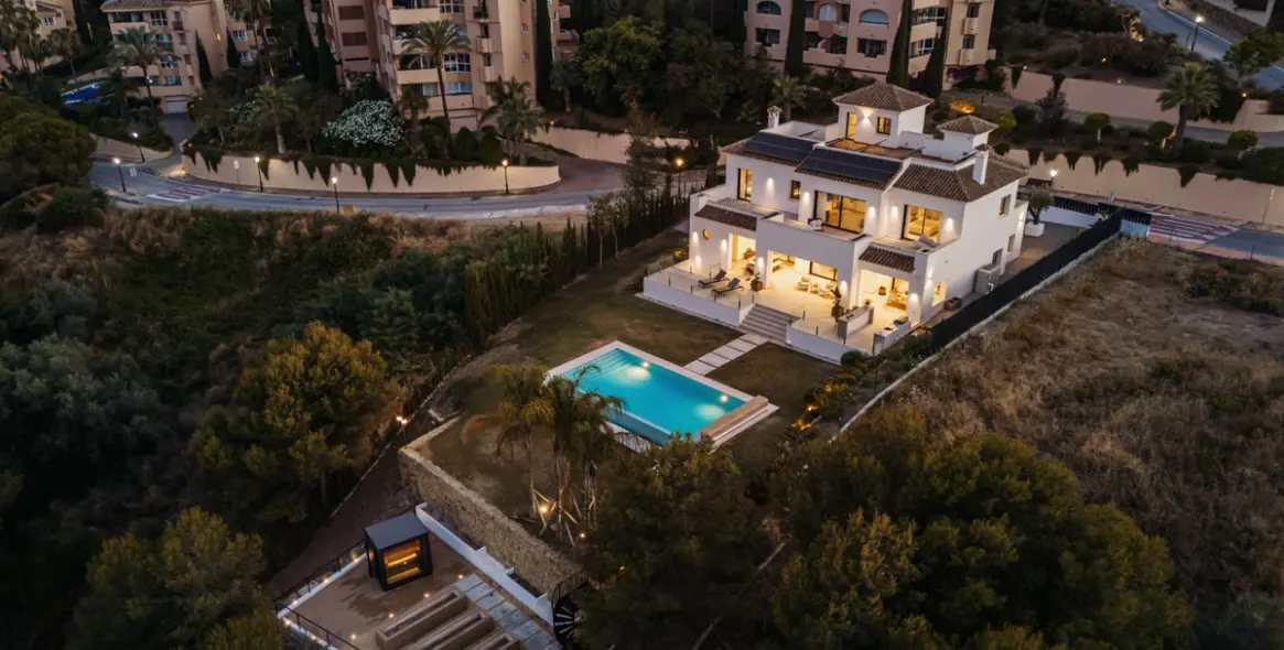 Sale of detached villa in Elviria 31