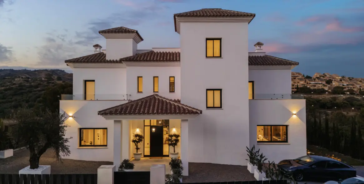 Sale of detached villa in Elviria 33