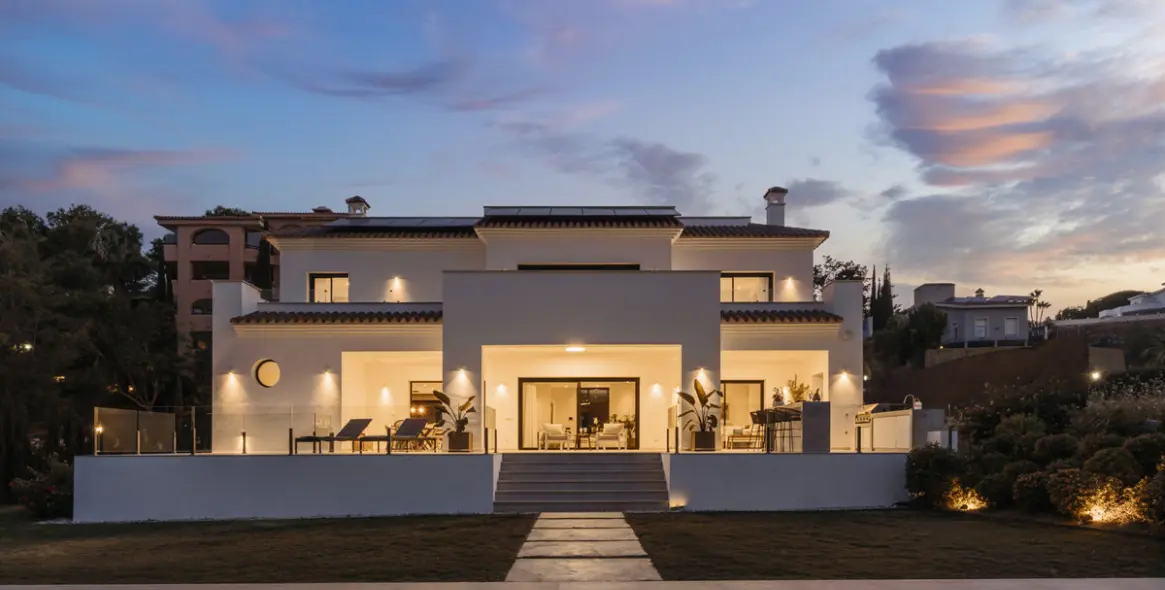 Sale of detached villa in Elviria 34