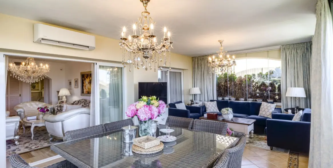 Sale of penthouse duplex in Bahía de Marbella 11