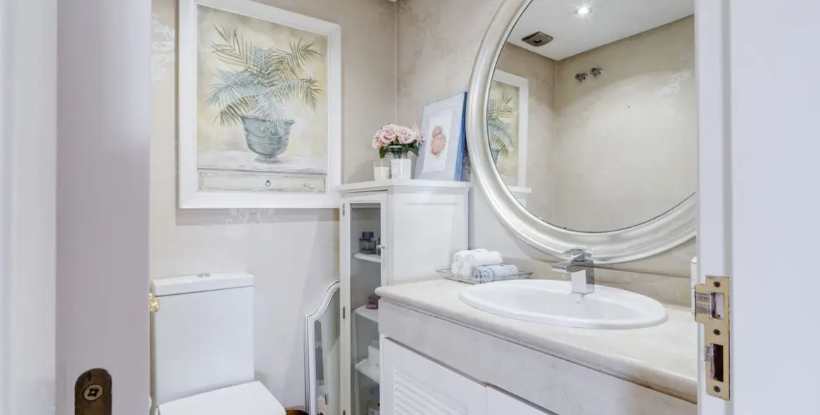 Продажа двухуровневого пентхауса в Bahía de Marbella 24