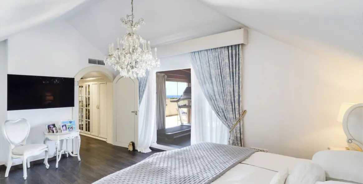 Продажа двухуровневого пентхауса в Bahía de Marbella 26