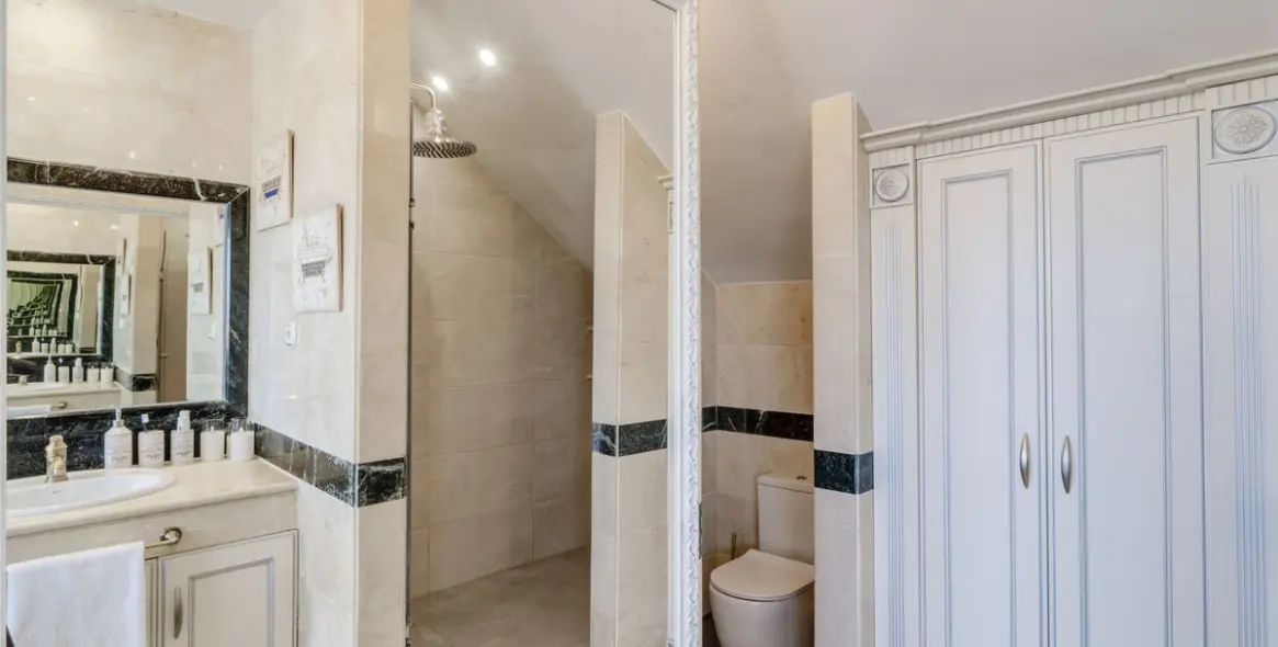 Продажа двухуровневого пентхауса в Bahía de Marbella 30