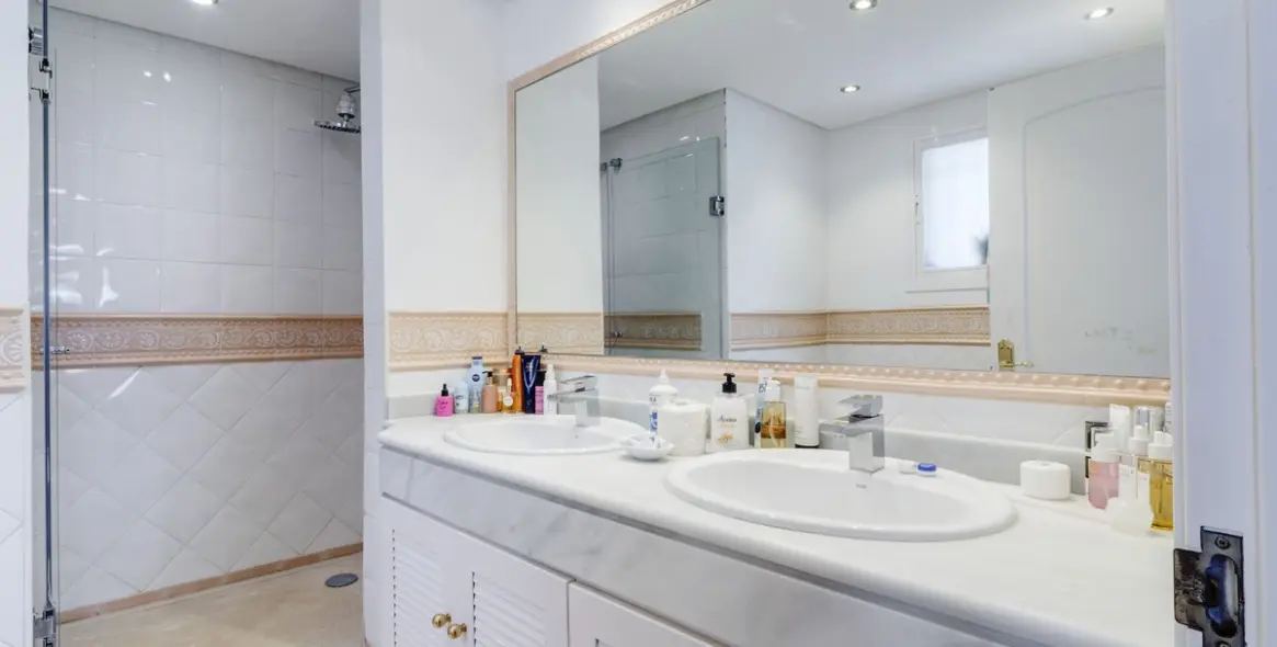 Продажа двухуровневого пентхауса в Bahía de Marbella 38