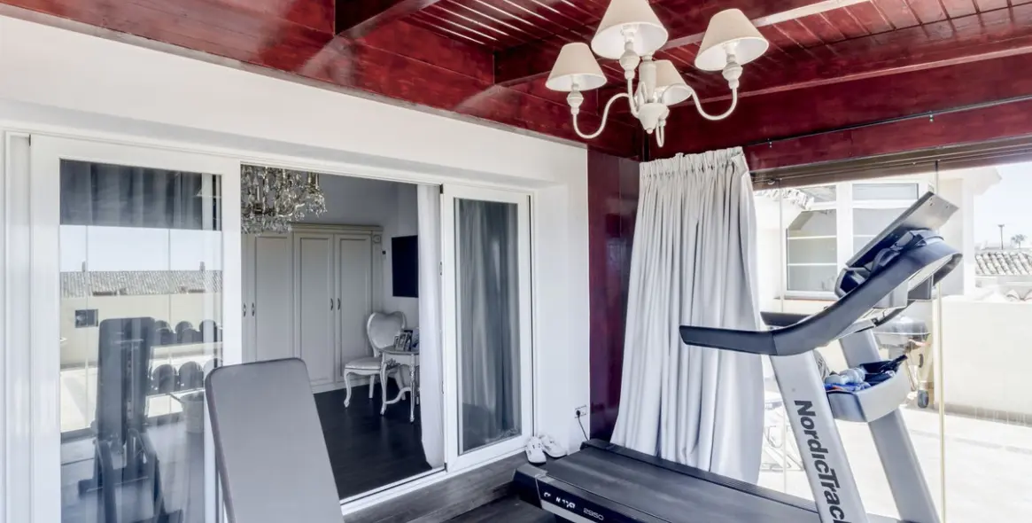 Продажа двухуровневого пентхауса в Bahía de Marbella 47