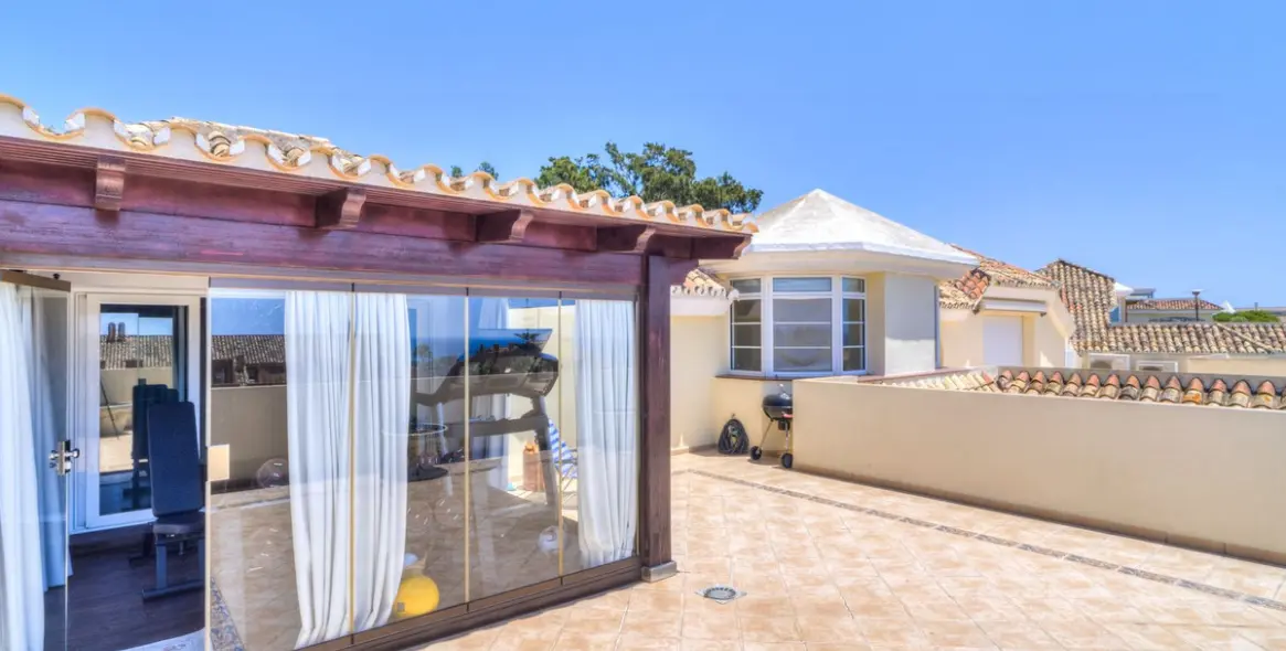 Продажа двухуровневого пентхауса в Bahía de Marbella 49