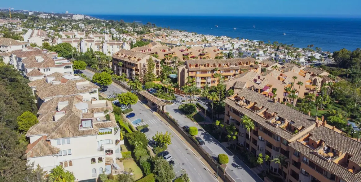 Продажа двухуровневого пентхауса в Bahía de Marbella 3