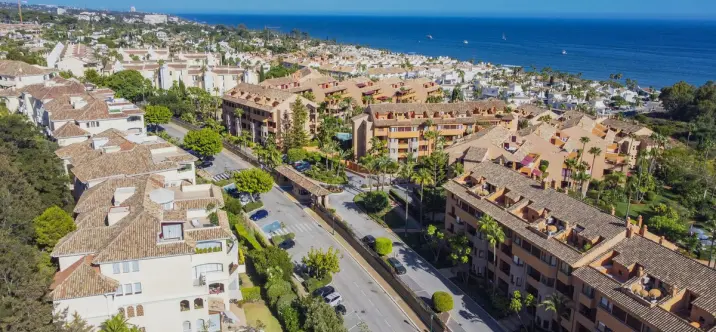 Venta de ático dúplex en Bahía de Marbella 2