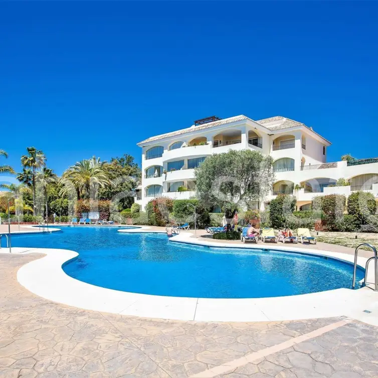 Продажа двухуровневого пентхауса в Bahía de Marbella