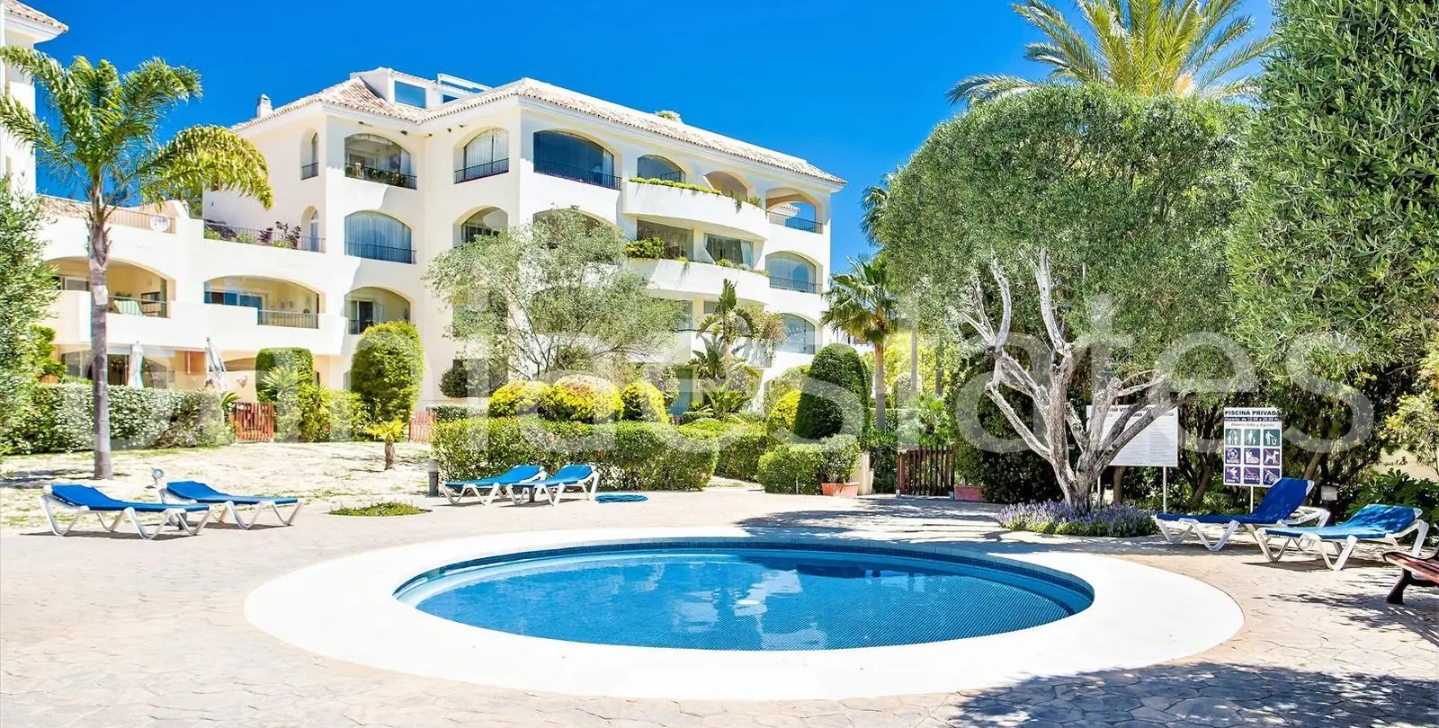 Продажа двухуровневого пентхауса в Bahía de Marbella 2