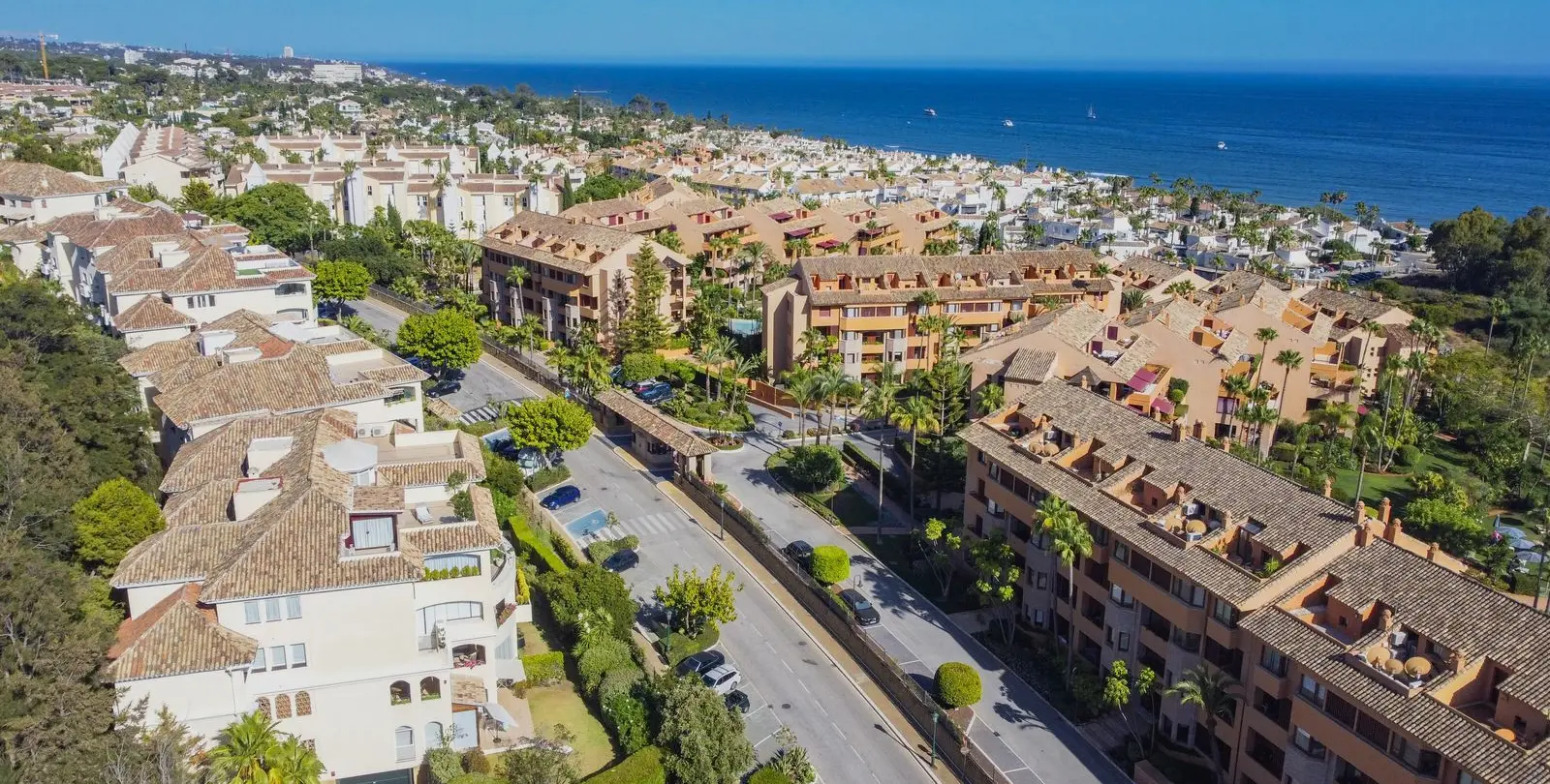 Продажа двухуровневого пентхауса в Bahía de Marbella 3
