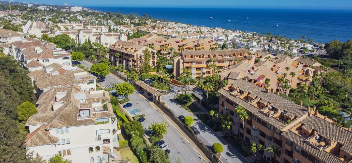 Продажа двухуровневого пентхауса в Bahía de Marbella 2
