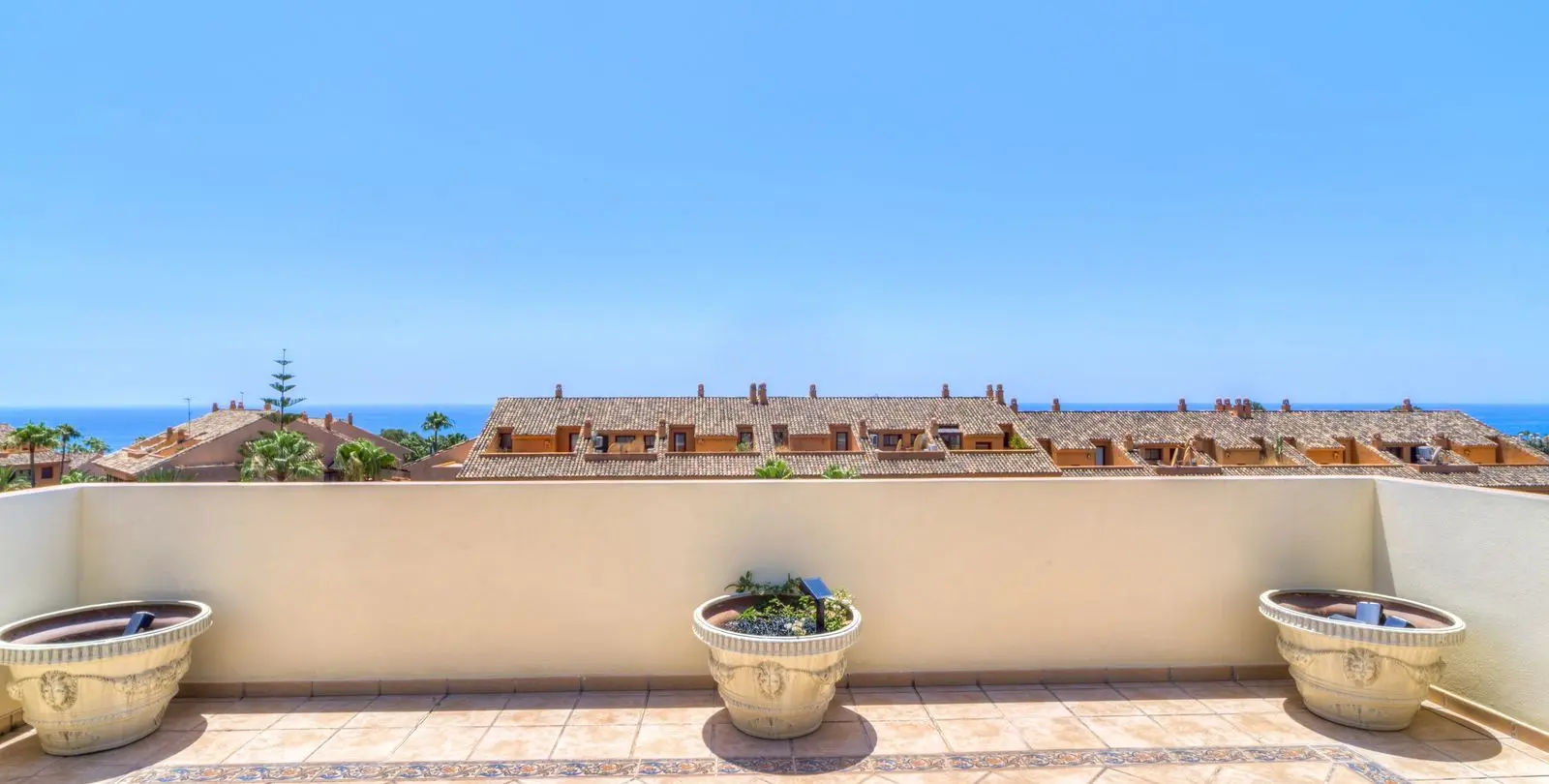 Продажа двухуровневого пентхауса в Bahía de Marbella 4