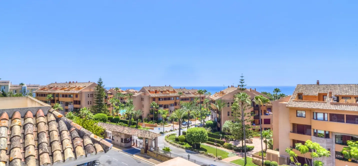 Продажа двухуровневого пентхауса в Bahía de Marbella 4