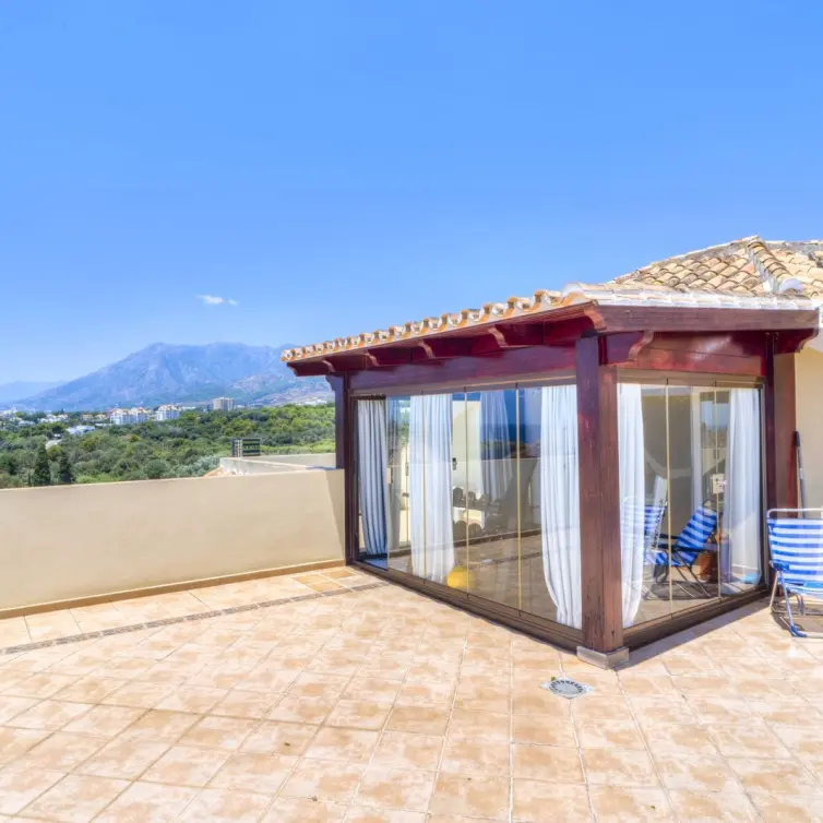 Продажа двухуровневого пентхауса в Bahía de Marbella