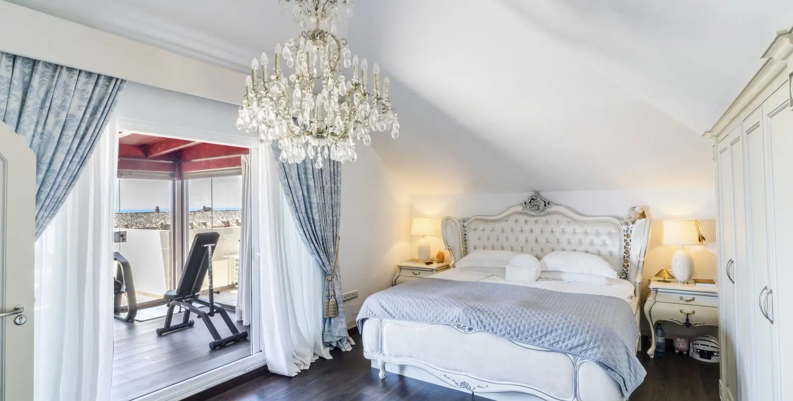 Продажа двухуровневого пентхауса в Bahía de Marbella 25