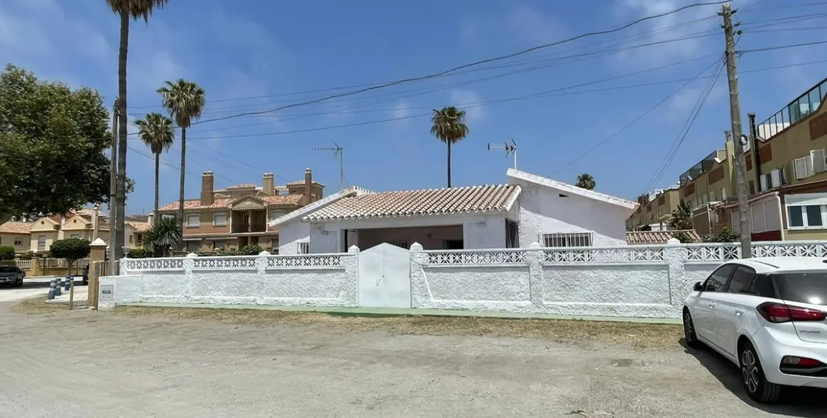 Продажа  отдельно стоящей виллы в Costa del Sol East 4