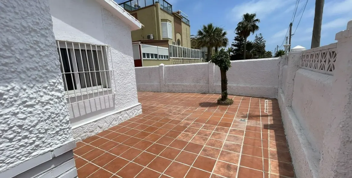 Продажа  отдельно стоящей виллы в Costa del Sol East 7