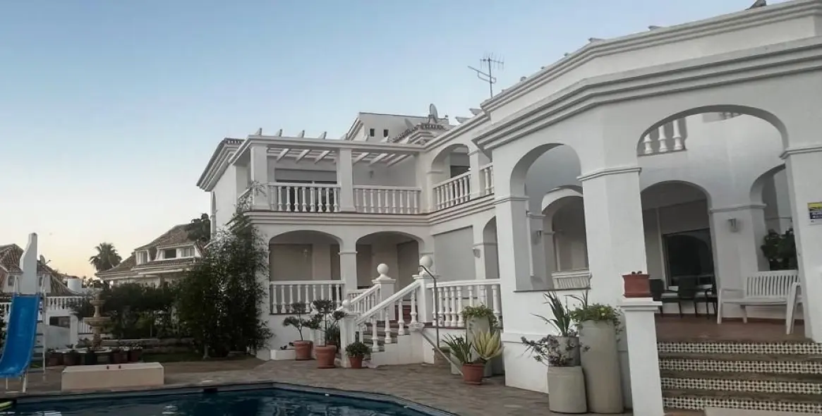 Sale of detached villa in Torrequebrada 1