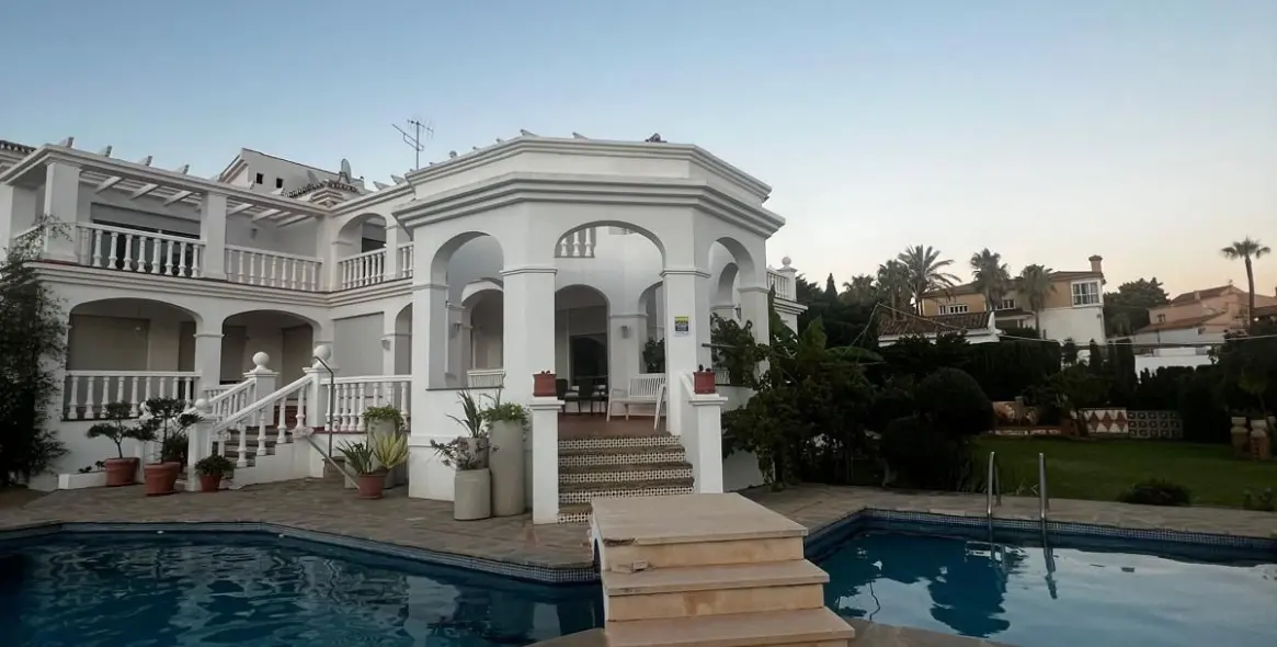 Sale of detached villa in Torrequebrada 8