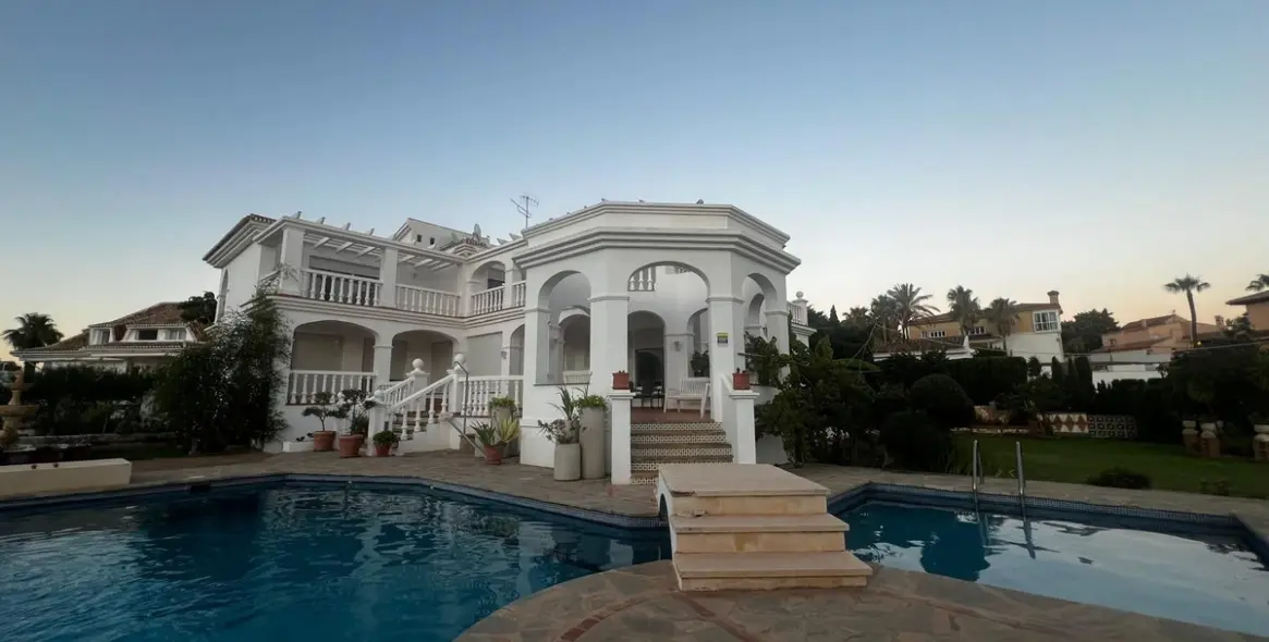 Sale of detached villa in Torrequebrada 10
