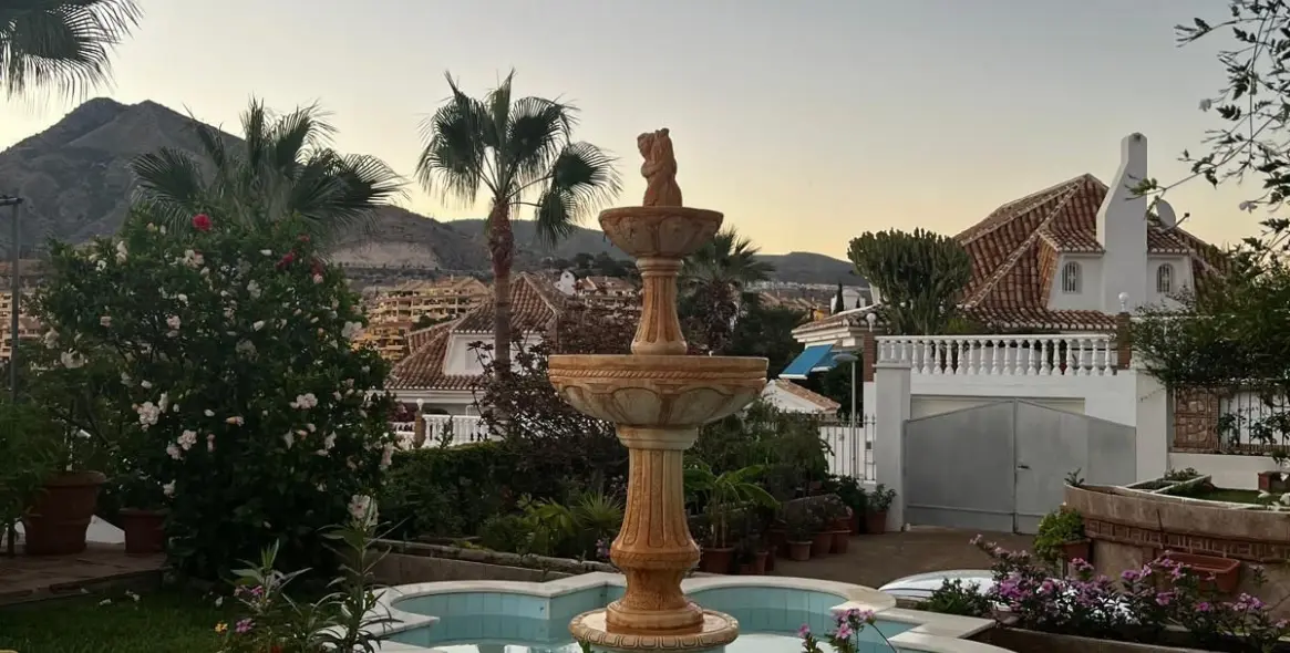 Sale of detached villa in Torrequebrada 18