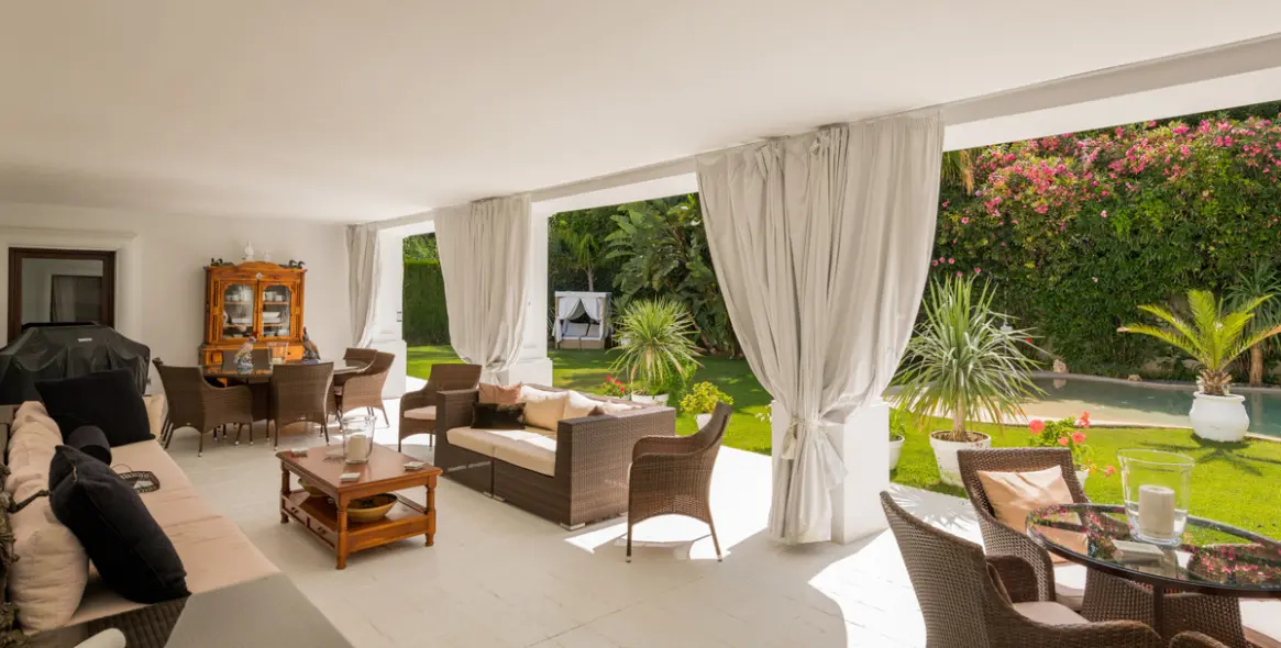 Sale of detached villa in Atalaya 4