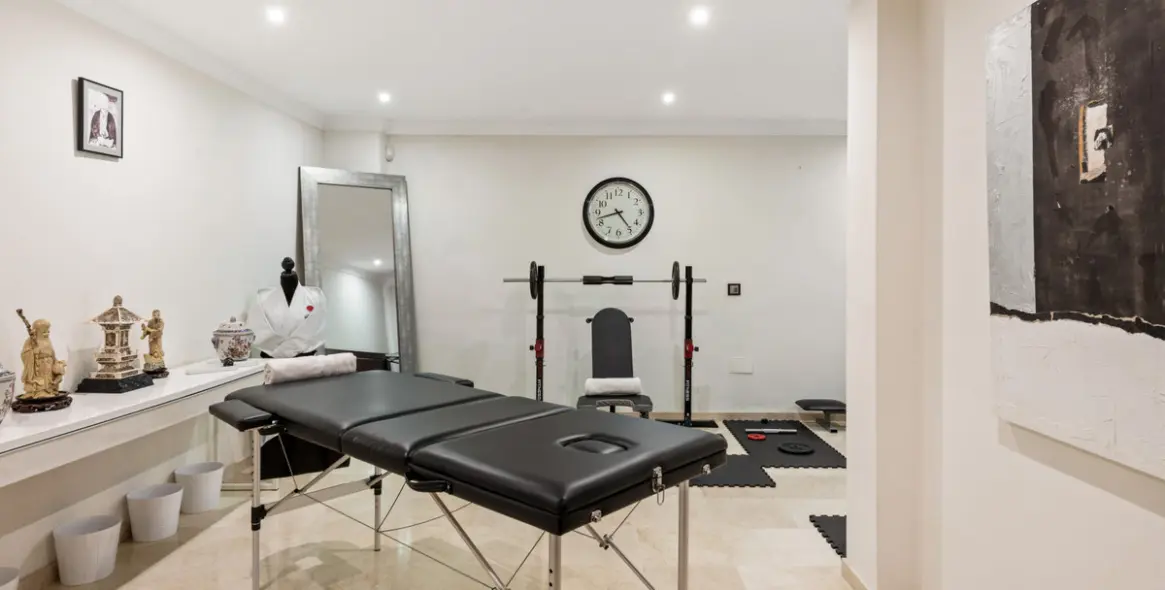 Sale of detached villa in Atalaya 8