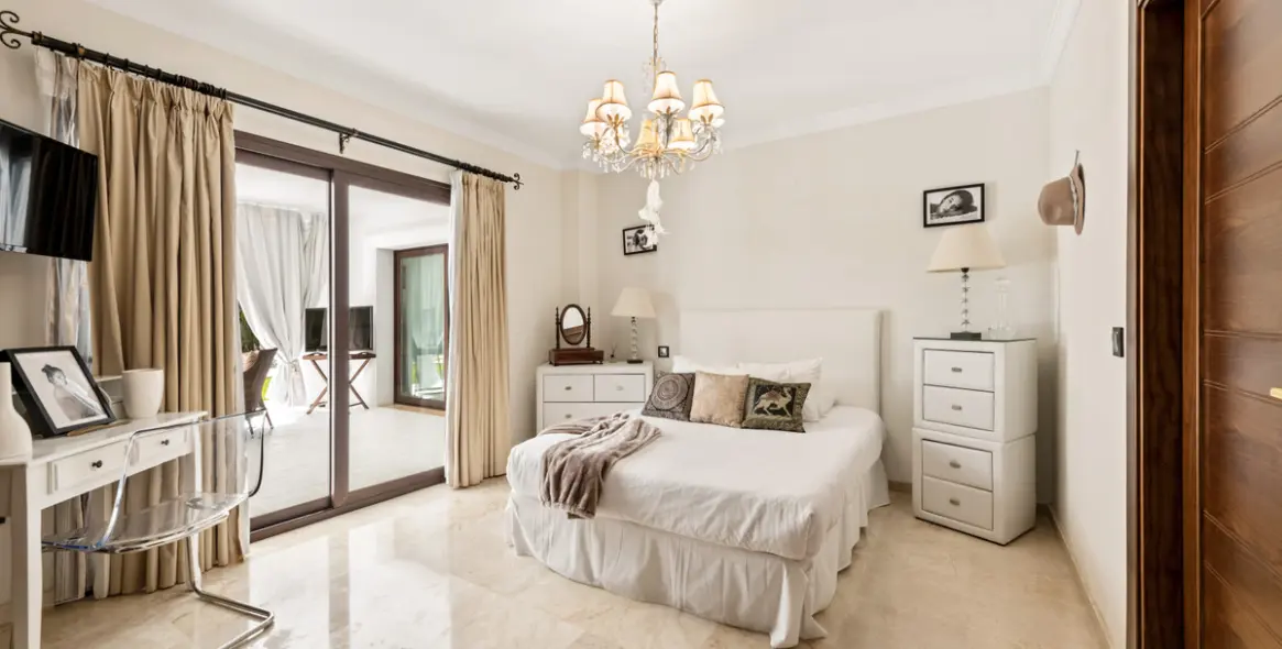 Sale of detached villa in Atalaya 10