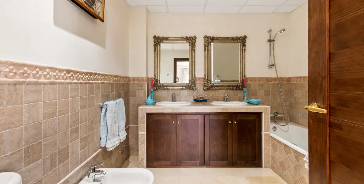 Sale of detached villa in Atalaya 11