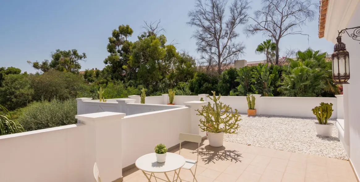 Sale of detached villa in Atalaya 12