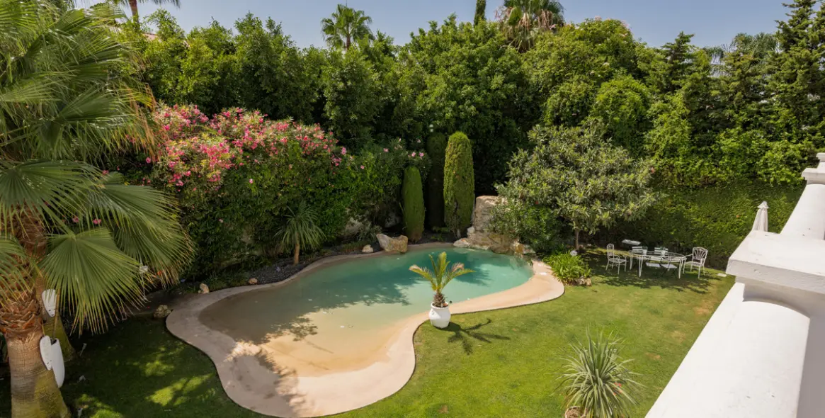 Sale of detached villa in Atalaya 13