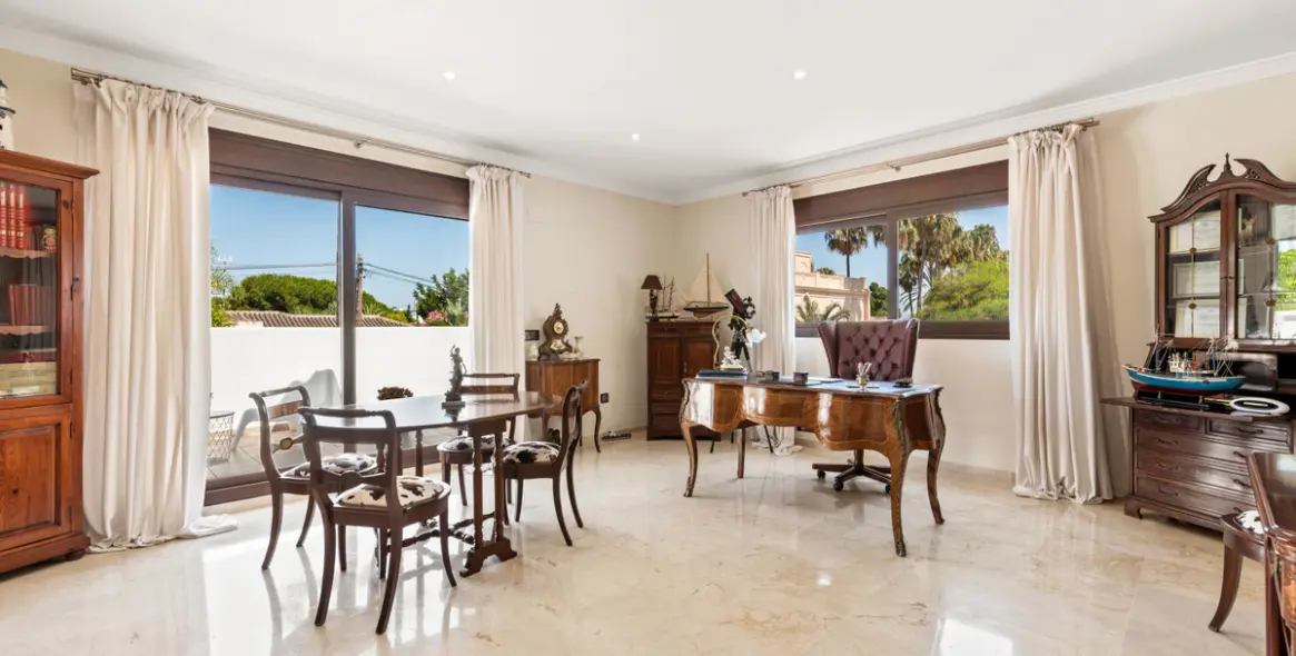 Sale of detached villa in Atalaya 14